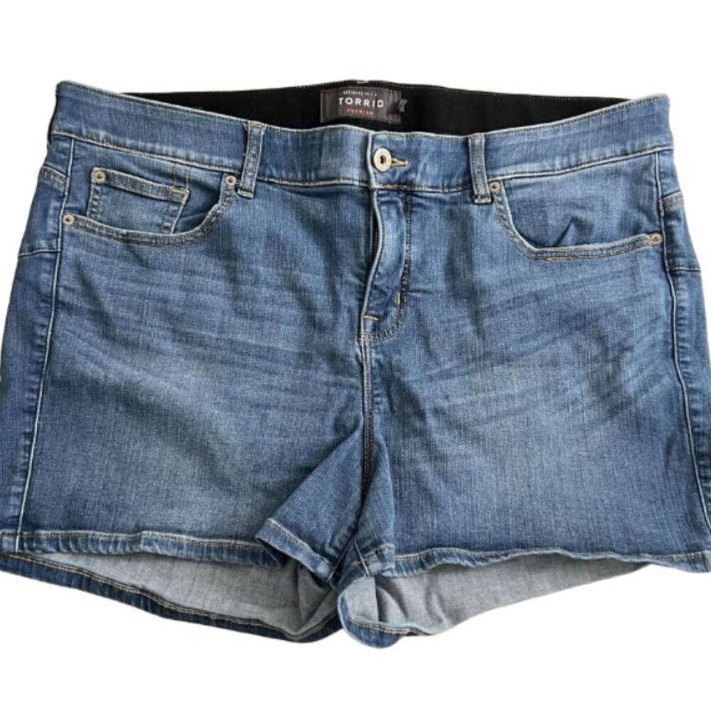 Torrid Women's 22 Bombshell‎ Skinny Premium Stretch Jean Shorts